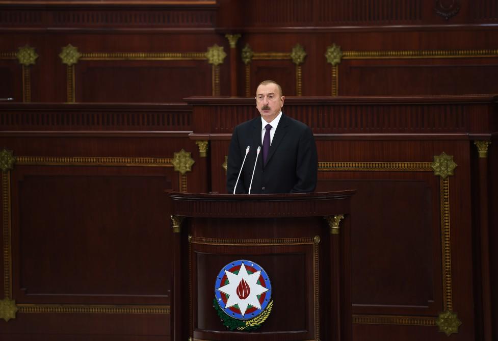 Prezident İlham Əliyev Milli Məclisdə Azərbaycan parlamentinin 100 illiyi münasibətilə təntənəli iclasda iştirak edib (YENİLƏNİB-4) (FOTO)