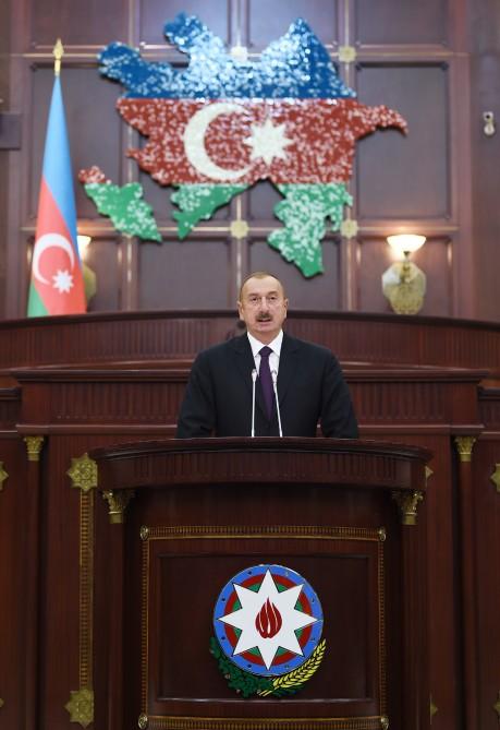 Prezident İlham Əliyev Milli Məclisdə Azərbaycan parlamentinin 100 illiyi münasibətilə təntənəli iclasda iştirak edib (YENİLƏNİB-4) (FOTO)