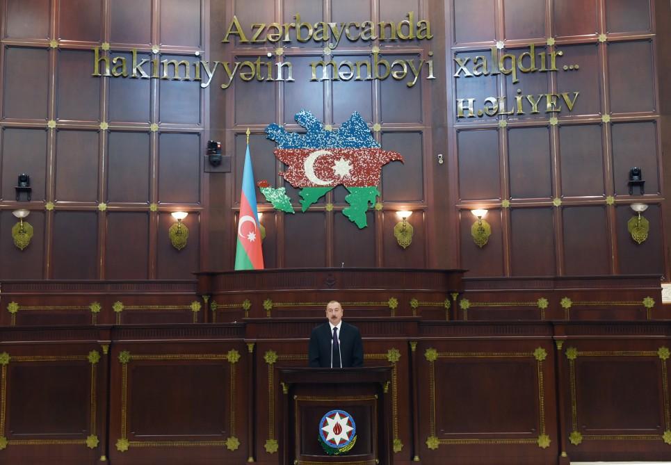 Prezident İlham Əliyev Milli Məclisdə Azərbaycan parlamentinin 100 illiyi münasibətilə təntənəli iclasda iştirak edib (YENİLƏNİB-4) (FOTO)