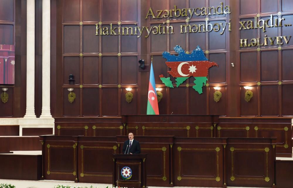 Prezident İlham Əliyev Milli Məclisdə Azərbaycan parlamentinin 100 illiyi münasibətilə təntənəli iclasda iştirak edib (YENİLƏNİB-4) (FOTO)