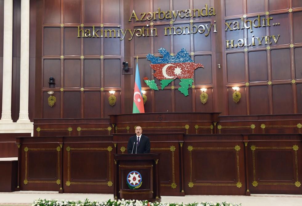 Prezident İlham Əliyev Milli Məclisdə Azərbaycan parlamentinin 100 illiyi münasibətilə təntənəli iclasda iştirak edib (YENİLƏNİB-4) (FOTO)