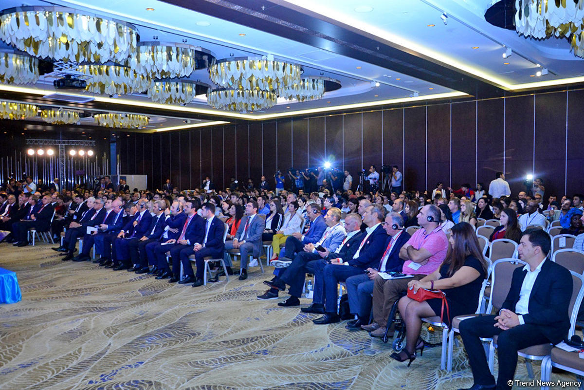 Bakıda Xüsusi Olimpiya Hərəkatı Gənc Liderlər forumu öz işinə başlayıb (FOTO)