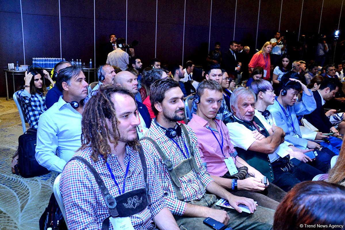 Bakıda Xüsusi Olimpiya Hərəkatı Gənc Liderlər forumu öz işinə başlayıb (FOTO)