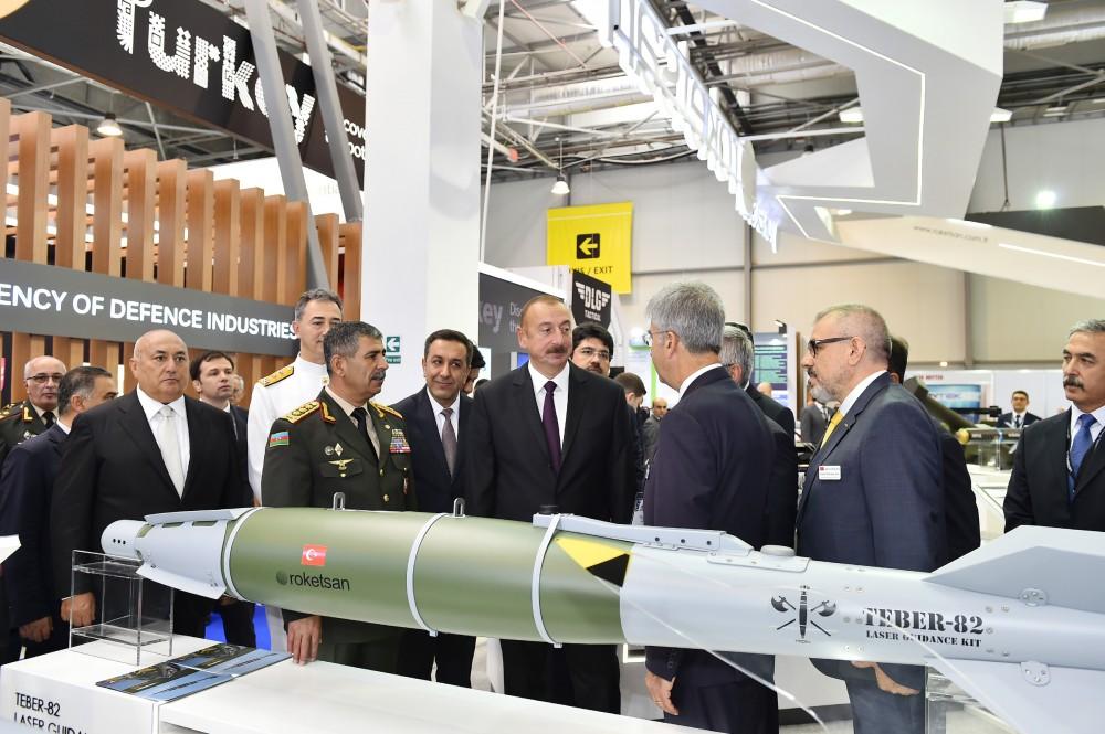 Prezident İlham Əliyev üçüncü “ADEX-2018” Azərbaycan Beynəlxalq müdafiə sərgisi ilə tanış olub (FOTO) (YENİLƏNİB)
