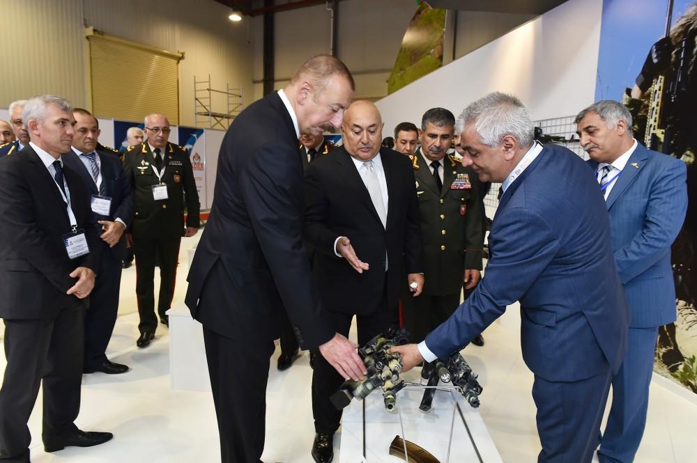 Prezident İlham Əliyev üçüncü “ADEX-2018” Azərbaycan Beynəlxalq müdafiə sərgisi ilə tanış olub (FOTO) (YENİLƏNİB)