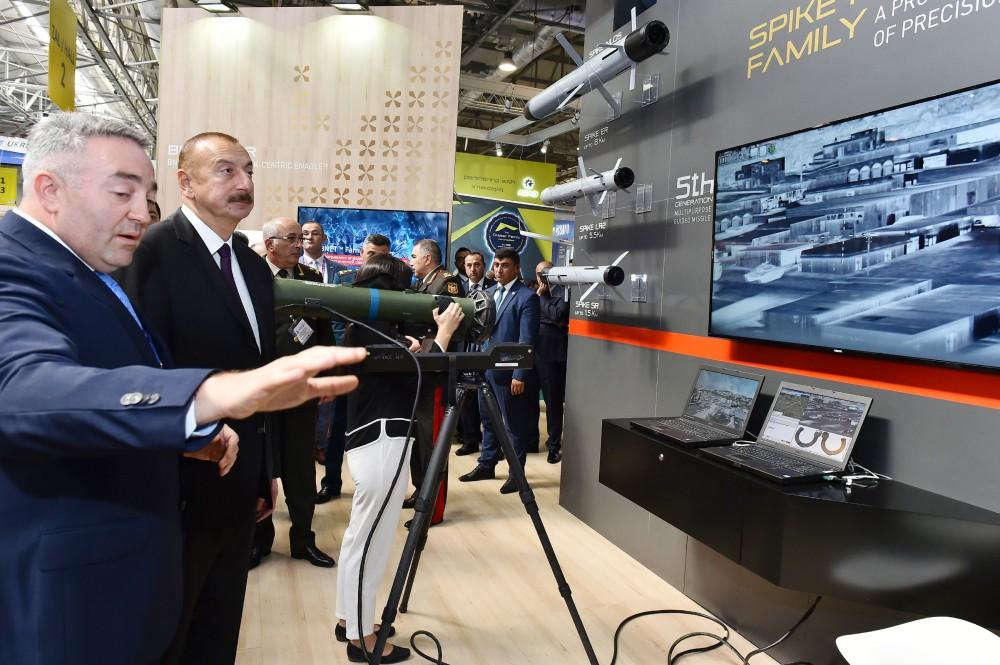 Prezident İlham Əliyev üçüncü “ADEX-2018” Azərbaycan Beynəlxalq müdafiə sərgisi ilə tanış olub (FOTO) (YENİLƏNİB)