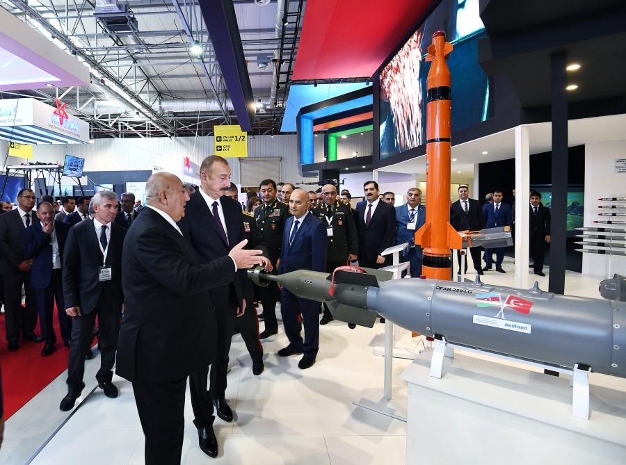 Prezident İlham Əliyev üçüncü “ADEX-2018” Azərbaycan Beynəlxalq müdafiə sərgisi ilə tanış olub (FOTO) (YENİLƏNİB)
