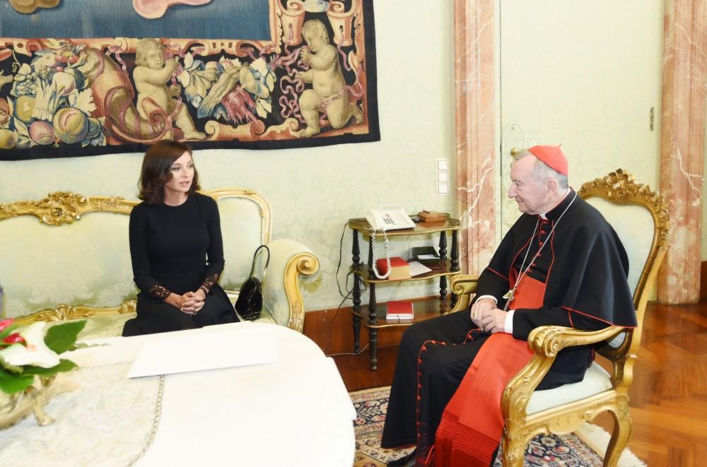 Birinci vitse-prezident Mehriban Əliyeva Müqəddəs Taxt-Tacın dövlət katibi kardinal Pietro Parolin ilə görüşüb (FOTO) (YENİLƏNİB)