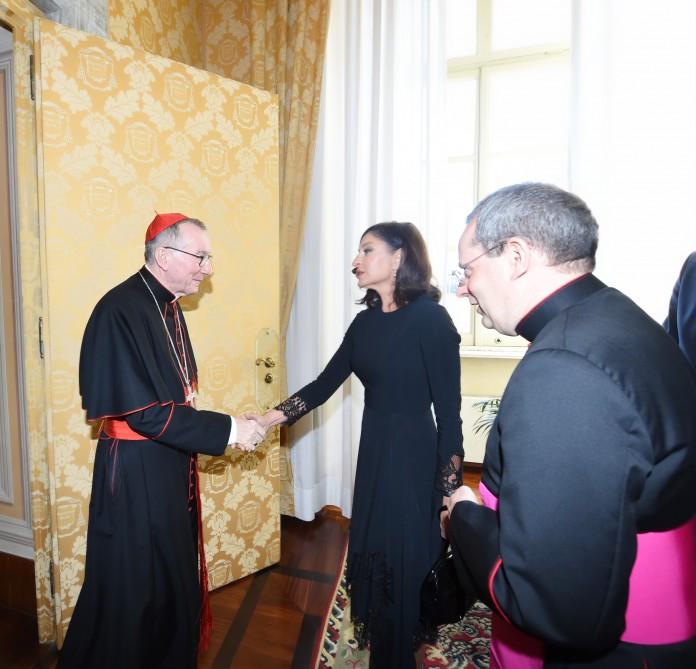 Birinci vitse-prezident Mehriban Əliyeva Müqəddəs Taxt-Tacın dövlət katibi kardinal Pietro Parolin ilə görüşüb (FOTO) (YENİLƏNİB)