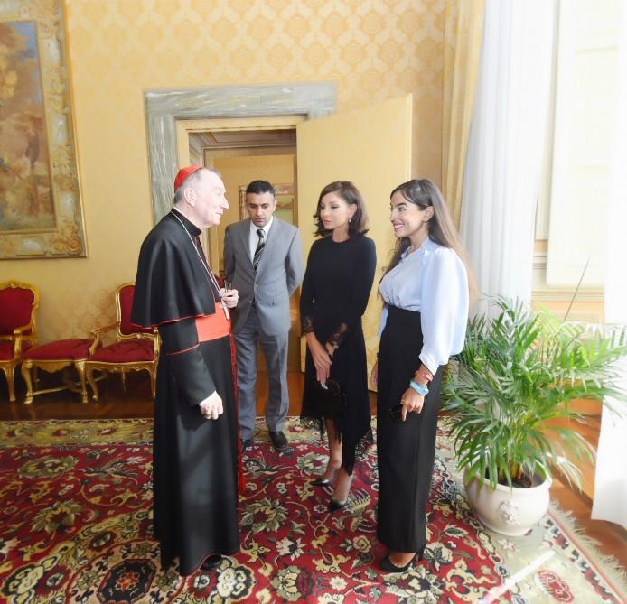 Birinci vitse-prezident Mehriban Əliyeva Müqəddəs Taxt-Tacın dövlət katibi kardinal Pietro Parolin ilə görüşüb (FOTO) (YENİLƏNİB)