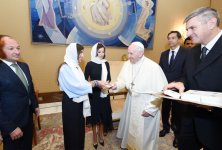 Azərbaycanın Birinci vitse-prezidenti Mehriban Əliyeva Roma Papası Fransisk ilə görüşüb (FOTO) (YENİLƏNİB)
