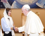 Azərbaycanın Birinci vitse-prezidenti Mehriban Əliyeva Roma Papası Fransisk ilə görüşüb (FOTO) (YENİLƏNİB)
