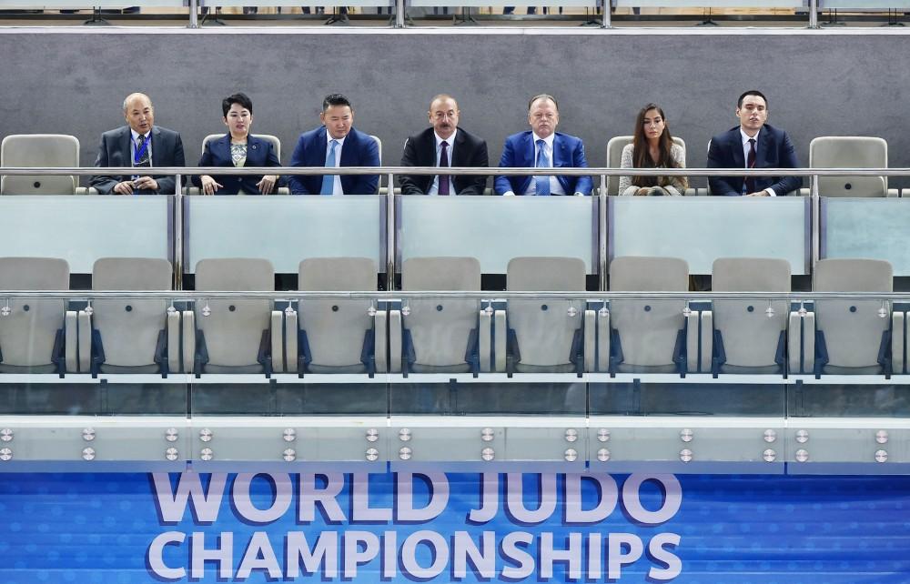 Prezident İlham Əliyev cüdo üzrə dünya çempionatında final görüşünə baxıb (YENİLƏNİB) (FOTO)