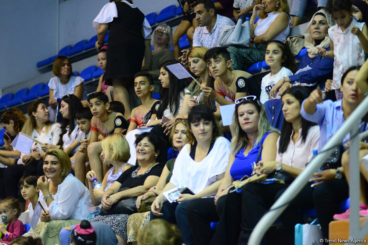 Akrobatika gimnastikası üzrə 25-ci Azərbaycan və Bakı birinciliyinə start verildi (FOTO)