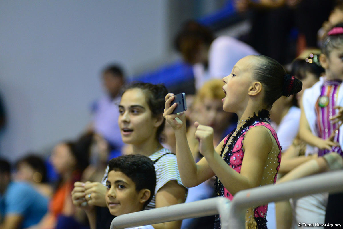 Akrobatika gimnastikası üzrə 25-ci Azərbaycan və Bakı birinciliyinə start verildi (FOTO)