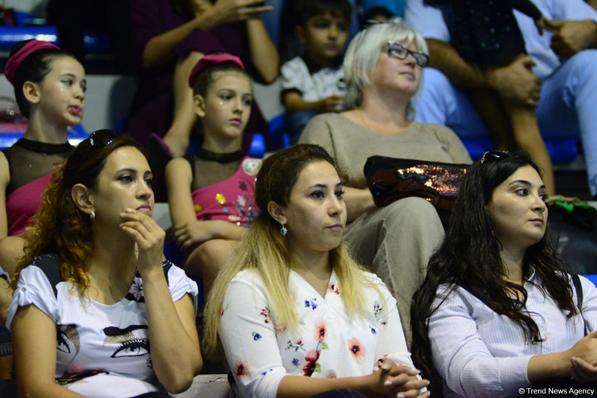 Akrobatika gimnastikası üzrə 25-ci Azərbaycan və Bakı birinciliyinə start verildi (FOTO)