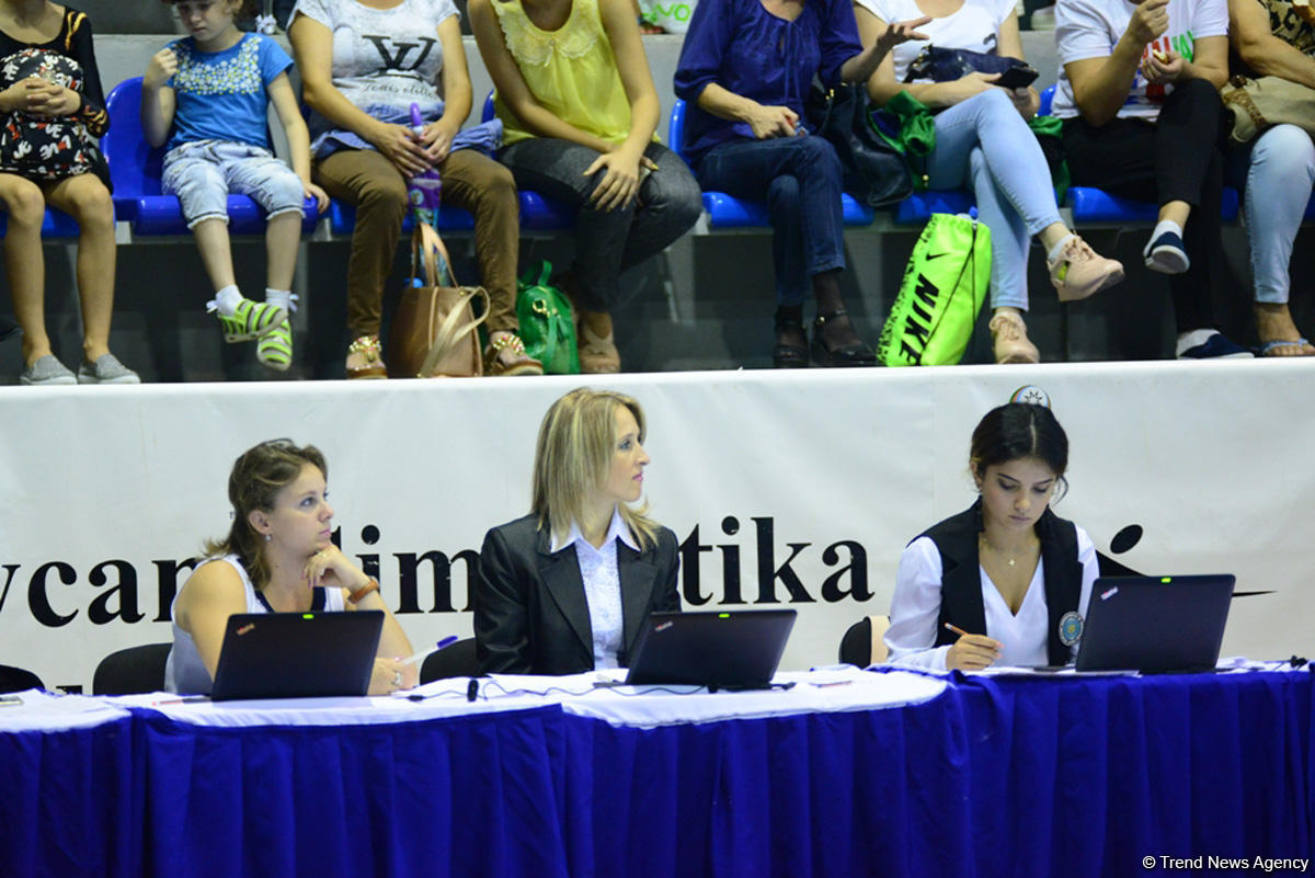 Akrobatika gimnastikası üzrə 25-ci Azərbaycan və Bakı birinciliyinə start verildi (FOTO)