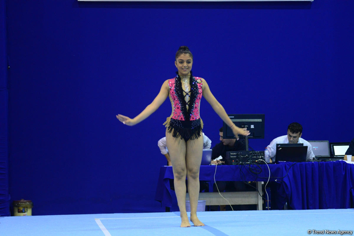 Akrobatika gimnastikası üzrə 25-ci Azərbaycan və Bakı birinciliyinə start verildi (FOTO)