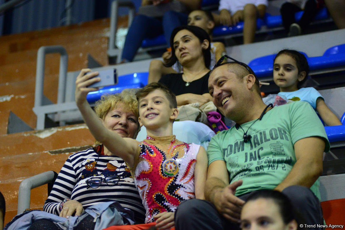 Akrobatika gimnastikası üzrə 25-ci Azərbaycan və Bakı birinciliyinə start verildi (FOTO)