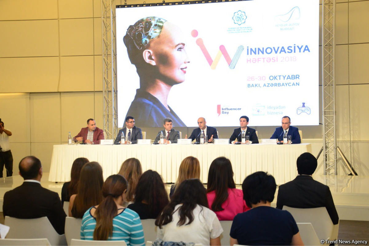 Sofiya adlı robot Bakıda "İnnovasiyalar həftəsi"ndə iştirak edəcək (FOTO)