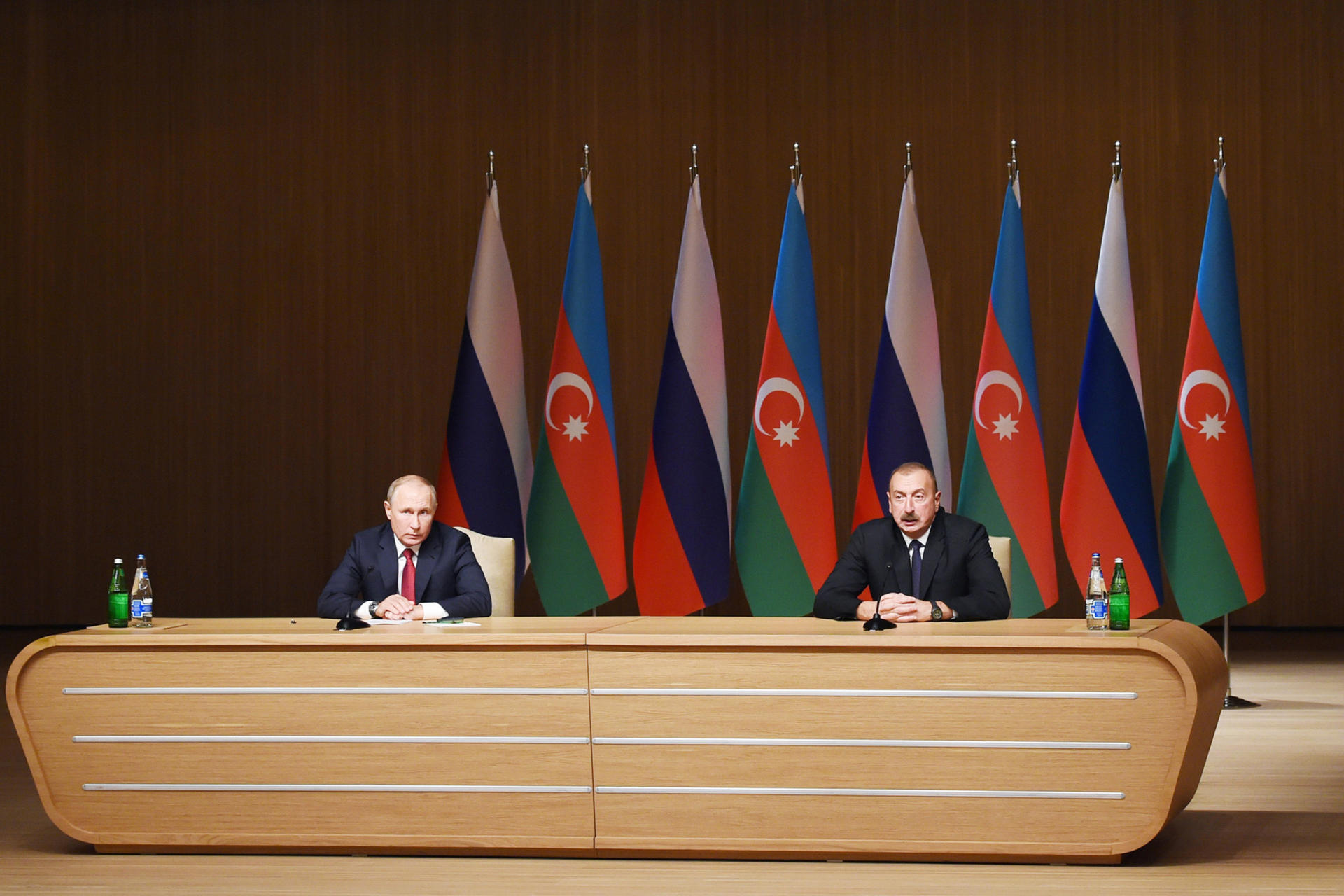 İlham Əliyev və Vladimir Putin Bakıda IX Azərbaycan-Rusiya Regionlararası Forumunun rəsmi açılış mərasimdə iştirak ediblər (FOTO) (YENİLƏNİB)