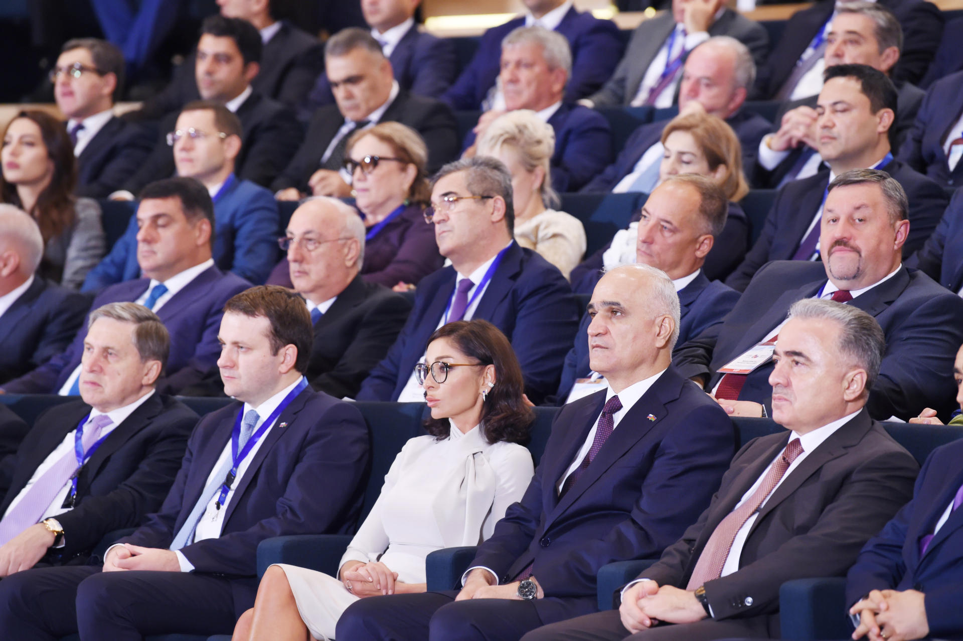 İlham Əliyev və Vladimir Putin Bakıda IX Azərbaycan-Rusiya Regionlararası Forumunun rəsmi açılış mərasimdə iştirak ediblər (FOTO) (YENİLƏNİB)