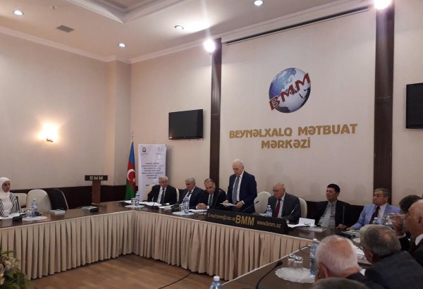 Bakıda Qafqazda regional təhlükəsizliyə ikili yanaşma və İslam dəyərlərinə təxribatlarla bağlı "dəyirmi masa" keçirilib (FOTO)