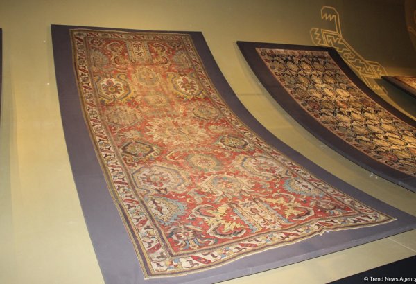 Nəsimi Festivalı: Azərbaycan Xalça Muzeyində Vətənə qaytarılan qədim xalçaların təqdimatı keçirilib (FOTO)