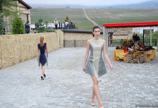 Şamaxıda Nəsimi Festivalı çərçivəsində "Həssas dəb" defilesi keçirilib (FOTO)