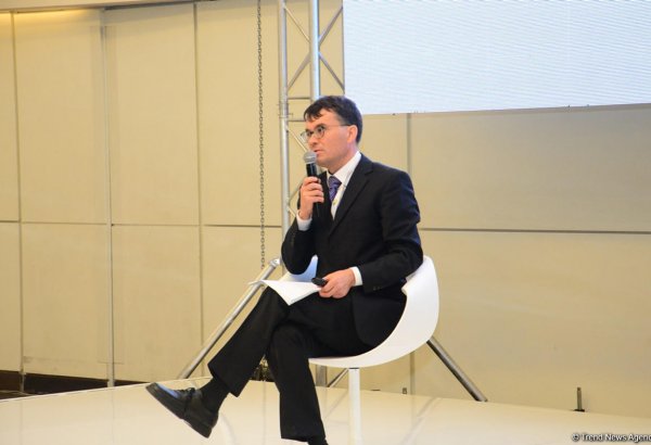 Heydər Əliyev Mərkəzində məşhur almaniyalı alim Mixael Hess “Nəsimi dühası müasir kontekstdə” mövzusunda mühazirə deyib (FOTO)
