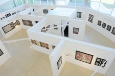 Leyla Əliyeva Heydər Əliyev Mərkəzində Nəsimi – şeir, sənət və mənəviyyat Festivalı çərçivəsində sərgilərin açılışında iştirak edib (FOTO)