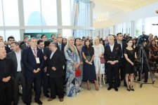 Leyla Əliyeva Heydər Əliyev Mərkəzində Nəsimi – şeir, sənət və mənəviyyat Festivalı çərçivəsində sərgilərin açılışında iştirak edib (FOTO)