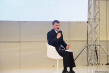 Heydər Əliyev Mərkəzində məşhur almaniyalı alim Mixael Hess “Nəsimi dühası müasir kontekstdə” mövzusunda mühazirə deyib (FOTO)