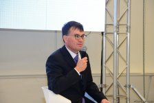 Heydər Əliyev Mərkəzində məşhur almaniyalı alim Mixael Hess “Nəsimi dühası müasir kontekstdə” mövzusunda mühazirə deyib (FOTO)