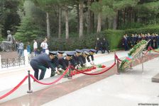 Prokurorluq orqanları əməkdaşları Fəxri xiyabanda ulu öndər Heydər Əliyevin xatirəsini yad ediblər (FOTO)