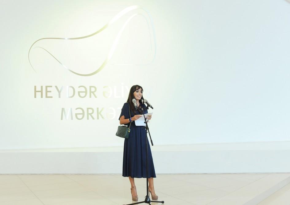 Leyla Əliyeva Heydər Əliyev Mərkəzində Nəsimi – şeir, sənət və mənəviyyat Festivalı çərçivəsində sərgilərin açılışında iştirak edib (FOTO)