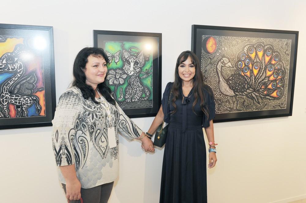 Leyla Əliyeva Heydər Əliyev Mərkəzində Nəsimi – şeir, sənət və mənəviyyat Festivalı çərçivəsində sərgilərin açılışında iştirak edib (FOTO)