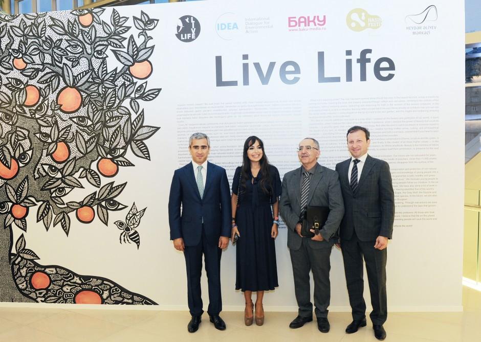Leyla Əliyeva Heydər Əliyev Mərkəzində Nəsimi – şeir, sənət və mənəviyyat Festivalı çərçivəsində sərgilərin açılışında iştirak edib (FOTO)