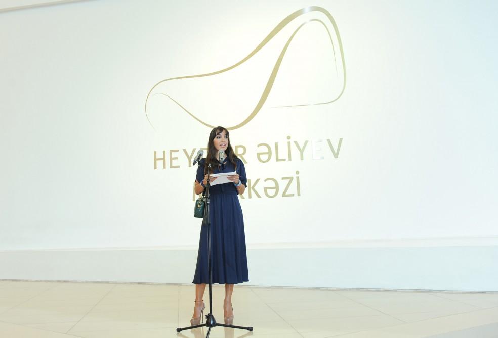 Leyla Əliyeva Heydər Əliyev Mərkəzində Nəsimi – şeir, sənət və mənəviyyat Festivalı çərçivəsində sərgilərin açılışında iştirak edib (FOTO)