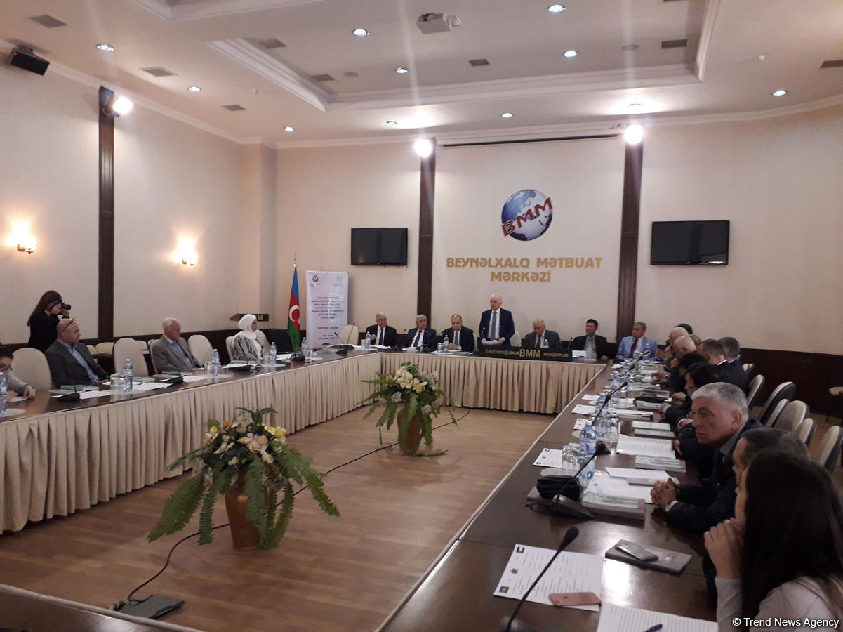 Bakıda Qafqazda regional təhlükəsizliyə ikili yanaşma və İslam dəyərlərinə təxribatlarla bağlı "dəyirmi masa" keçirilib (FOTO)