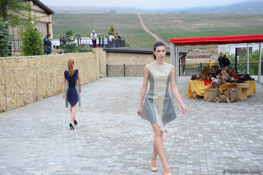 Şamaxıda Nəsimi Festivalı çərçivəsində "Həssas dəb" defilesi keçirilib (FOTO)
