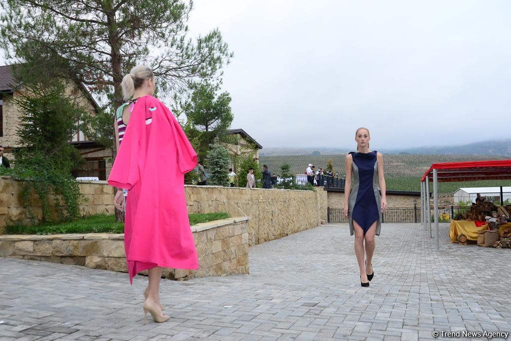 Şamaxıda Nəsimi Festivalı çərçivəsində "Həssas dəb" defilesi keçirilib (FOTO)