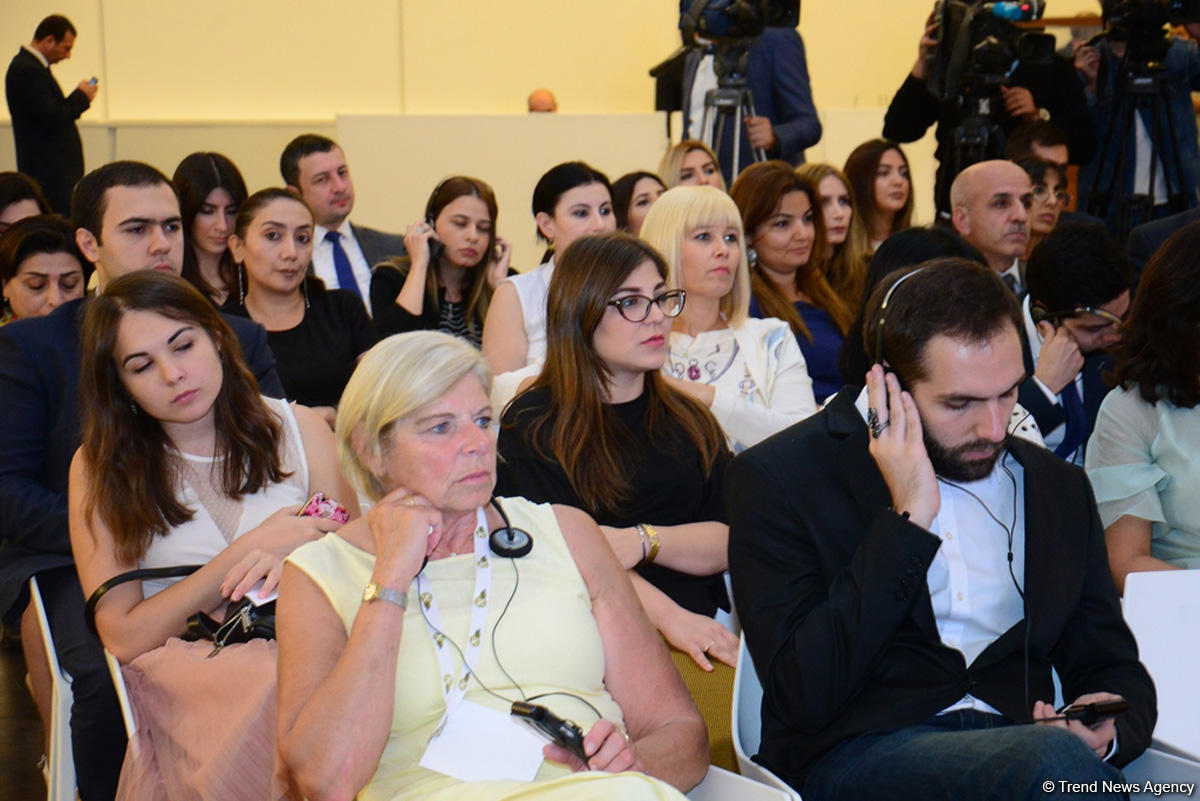 Heydər Əliyev Mərkəzində məşhur almaniyalı alim Mixael Hess “Nəsimi dühası müasir kontekstdə” mövzusunda mühazirə deyib (FOTO)