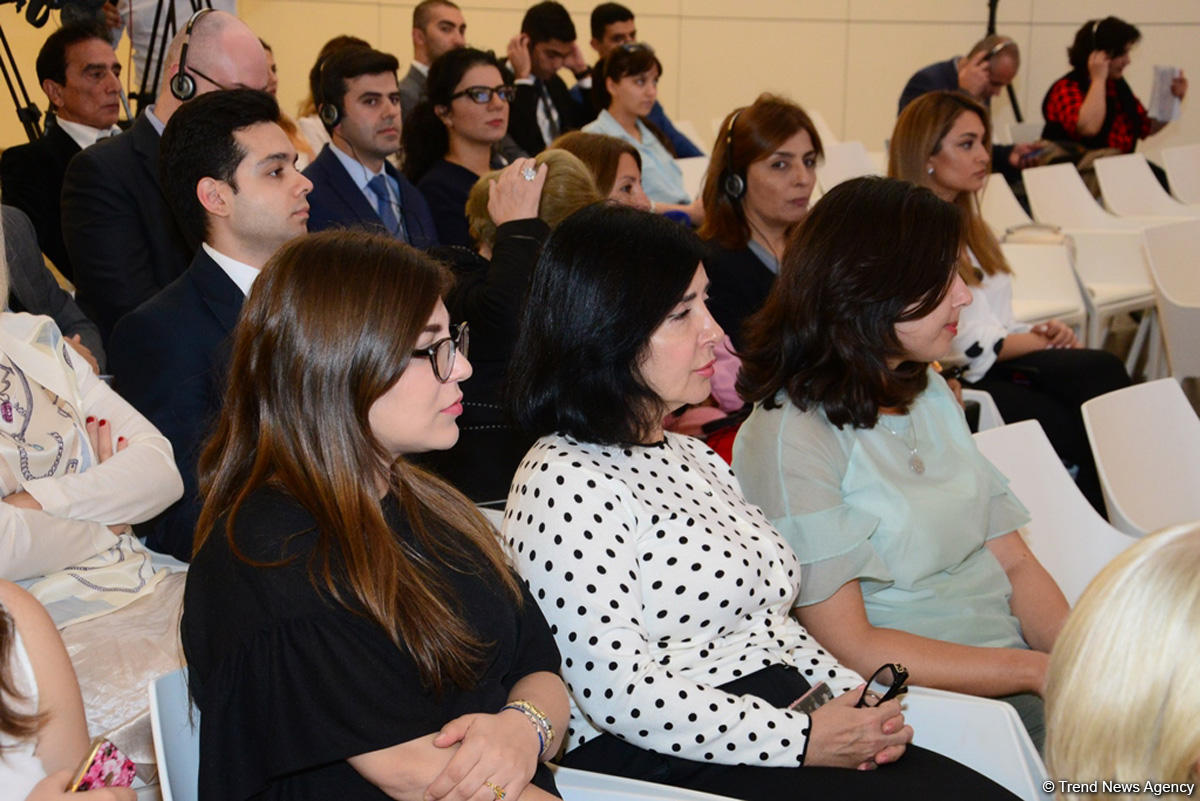 Heydər Əliyev Mərkəzində məşhur almaniyalı alim Mixael Hess “Nəsimi dühası müasir kontekstdə” mövzusunda mühazirə deyib (FOTO)