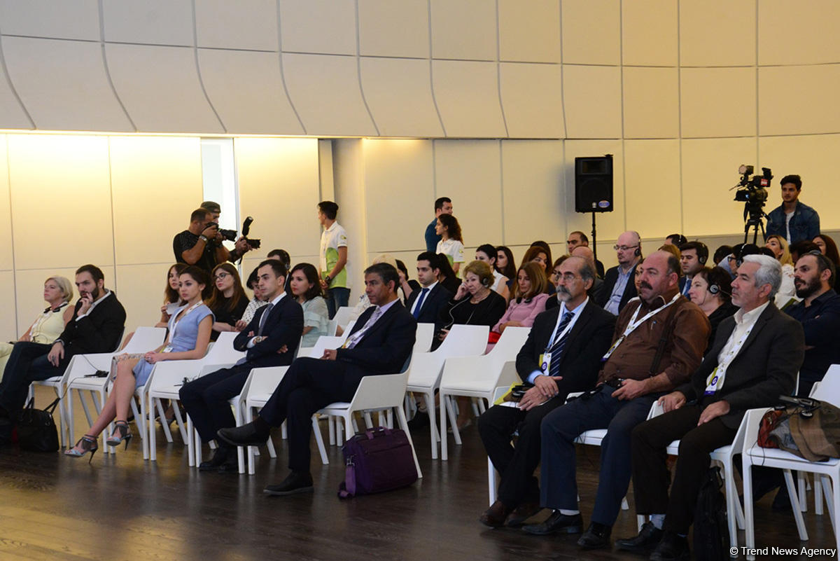 Heydər Əliyev Mərkəzində məşhur almaniyalı alim Mixael Hess “Nəsimi dühası müasir kontekstdə” mövzusunda mühazirə deyib (FOTO)