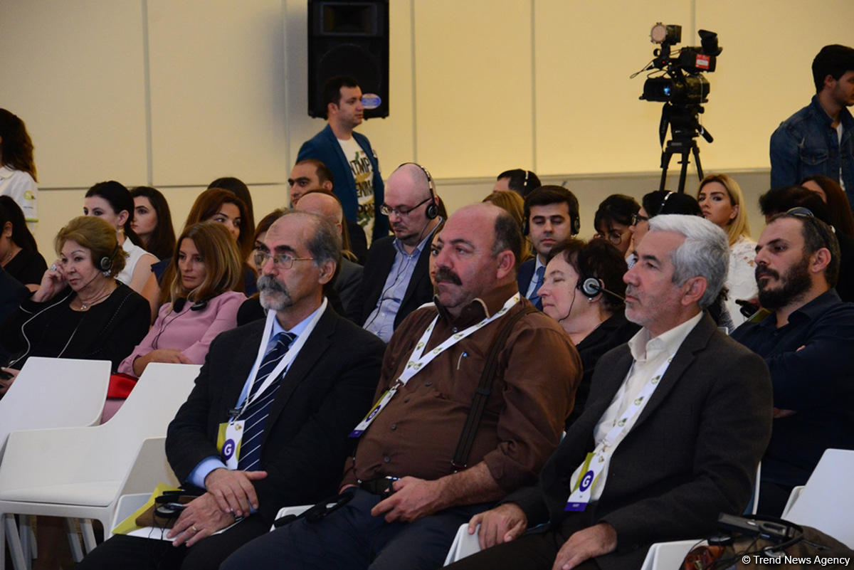Heydər Əliyev Mərkəzində məşhur almaniyalı alim Mixael Hess “Nəsimi dühası müasir kontekstdə” mövzusunda mühazirə deyib (FOTO)