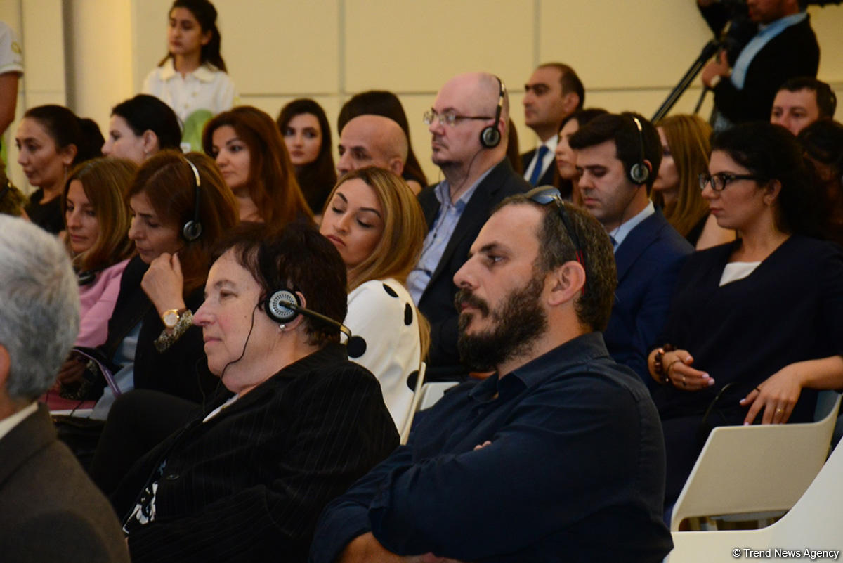 Heydər Əliyev Mərkəzində məşhur almaniyalı alim Mixael Hess “Nəsimi dühası müasir kontekstdə” mövzusunda mühazirə deyib (FOTO)