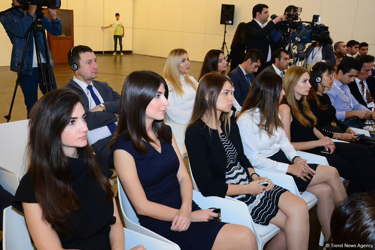 Heydər Əliyev Mərkəzində məşhur almaniyalı alim Mixael Hess “Nəsimi dühası müasir kontekstdə” mövzusunda mühazirə deyib (FOTO)