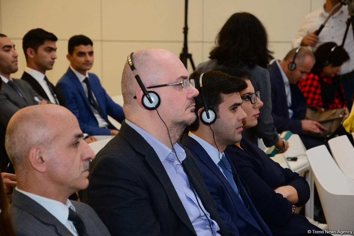 Heydər Əliyev Mərkəzində məşhur almaniyalı alim Mixael Hess “Nəsimi dühası müasir kontekstdə” mövzusunda mühazirə deyib (FOTO)