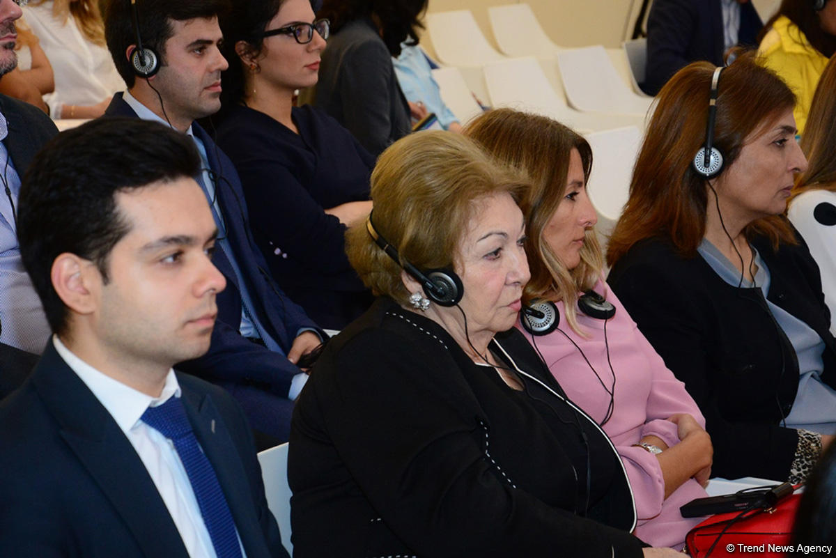 Heydər Əliyev Mərkəzində məşhur almaniyalı alim Mixael Hess “Nəsimi dühası müasir kontekstdə” mövzusunda mühazirə deyib (FOTO)